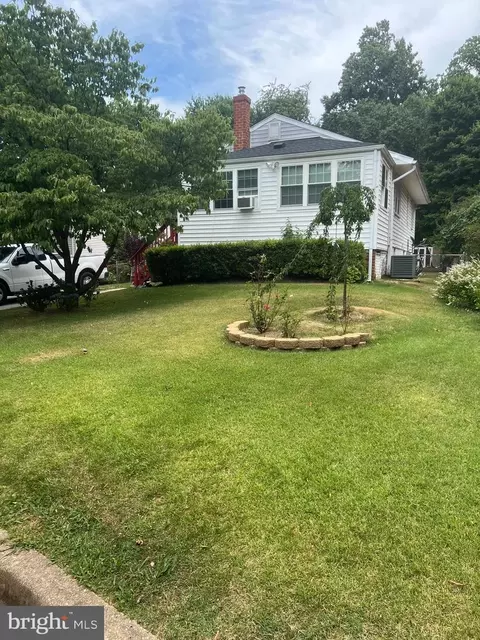 8805 NE Cunningham Dr, Berwyn Heights, MD 20740