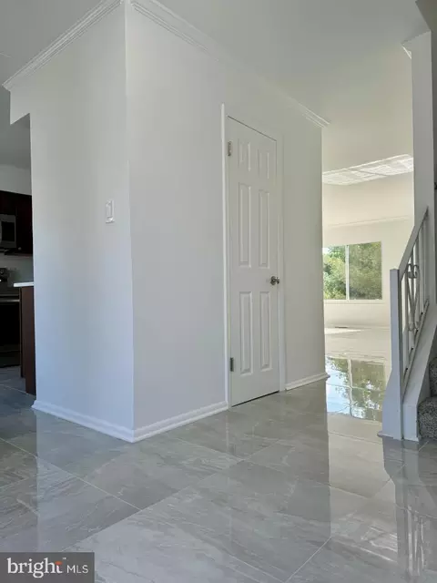 7016 Cipriano Woods Ct, Lanham, MD 20706 photo 3