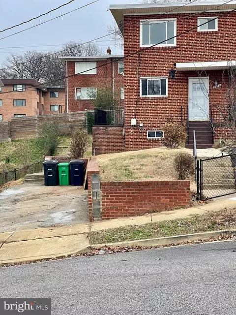 5032 Roseld Ct, Oxon Hill, MD 20745