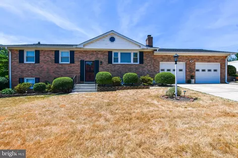 1905 Trafalgar Dr, Fort Washington, MD 20744