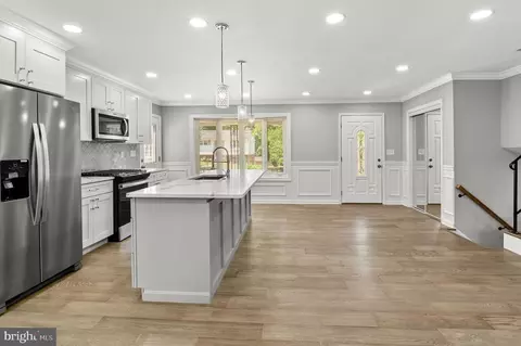 8905 Crandall Rd, Lanham, MD 20706 photo 4