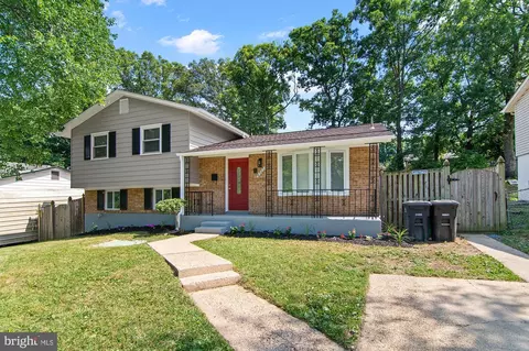 8905 Crandall Rd, Lanham, MD 20706 photo 2
