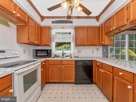 Kitchen - 1502 Peartree Ct, Bowie, MD 20721 photo 5 of 6