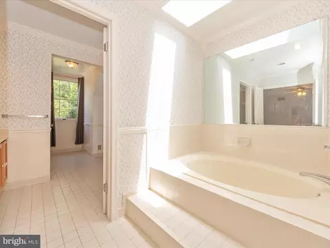 Bath - 1502 Peartree Ct, Bowie, MD 20721 photo 1 of 4