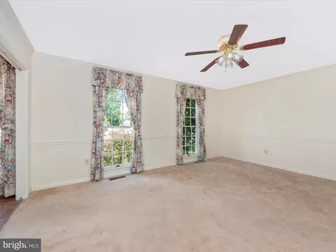 Living - 1502 Peartree Ct, Bowie, MD 20721 photo 2 of 9