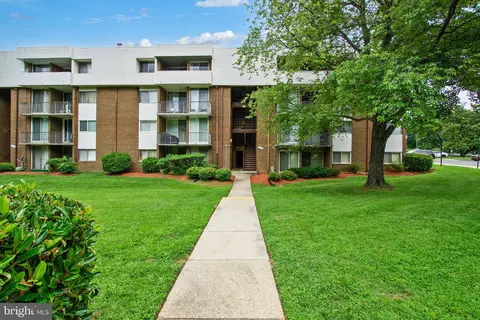 10249 Prince Pl #31-104, Marlboro, MD 20774