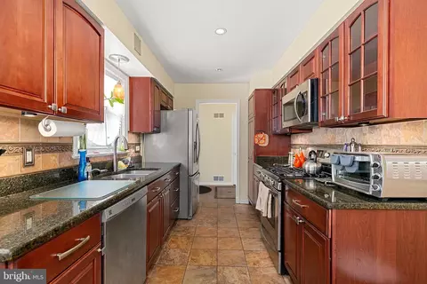 Kitchen - 7108 Lory Ln, Lanham, MD 20706 photo 5 of 11