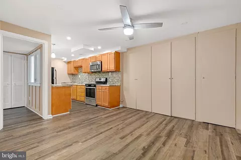 Living - 7108 Lory Ln, Lanham, MD 20706 photo 4 of 5