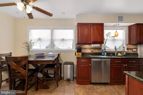 Kitchen - 7108 Lory Ln, Lanham, MD 20706 photo 6 of 11
