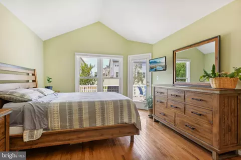 Bedroom - 14117 Greenview Dr, Laurel, MD 20708 photo 2 of 5
