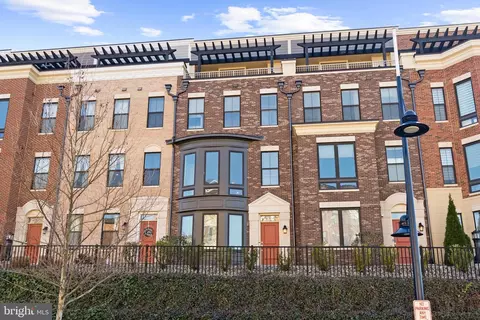 504 Riversail Ln, National Harbor, MD 20745