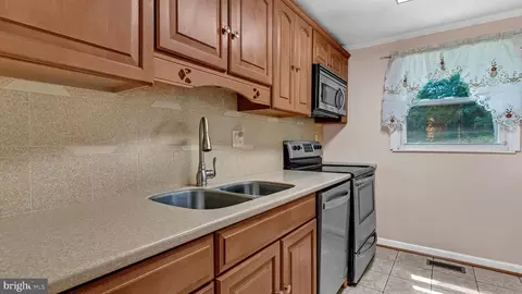 12607 Windbrook Dr, Clinton, MD 20735 photo 6
