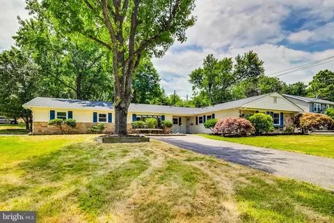 12121 Tawny Ln, Bowie, MD 20715