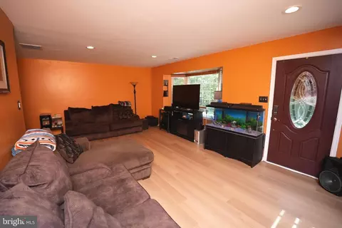 6972 Mayfair Ter, Laurel, MD 20707 photo 5