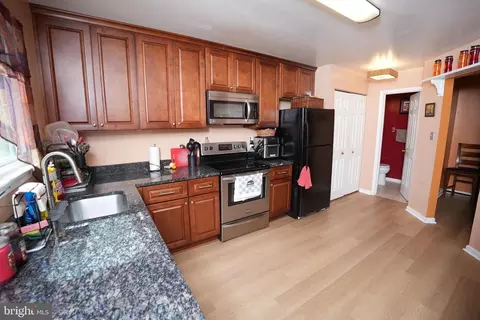 6972 Mayfair Ter, Laurel, MD 20707 photo 9