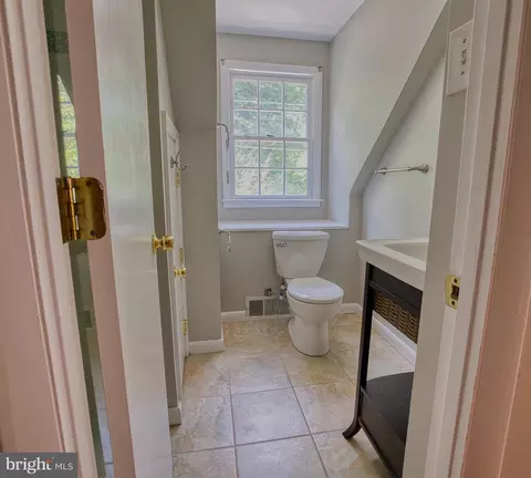 Bath - 1518 Perrell Ln, Bowie, MD 20716 photo 4 of 6