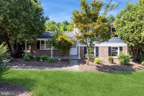6511 Calmos St, Capitol Heights, MD 20743