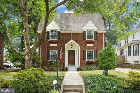 4213 Sheridan St, University Park, MD 20782