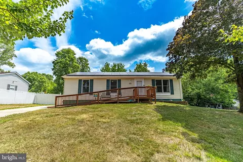 7102 Sybaris Dr, Marlboro, MD 20772