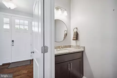 Entry Way - 2303 59th Pl, Cheverly, MD 20785 photo 4 of 16