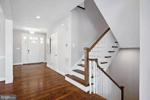 Entry Way - 2303 59th Pl, Cheverly, MD 20785 photo 9 of 16