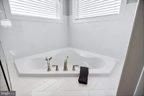Bath - 2303 59th Pl, Cheverly, MD 20785 photo 5 of 7