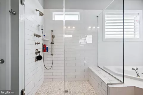 Bath - 2303 59th Pl, Cheverly, MD 20785 photo 4 of 7