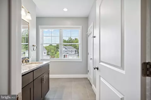 Entry Way - 2303 59th Pl, Cheverly, MD 20785 photo 12 of 16