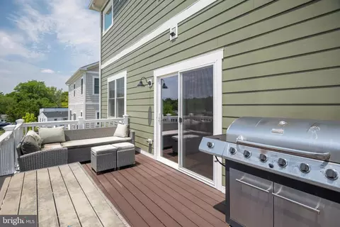 Exterior - 2303 59th Pl, Cheverly, MD 20785 photo 8 of 9