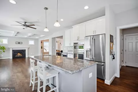 Entry Way - 2303 59th Pl, Cheverly, MD 20785 photo 6 of 16