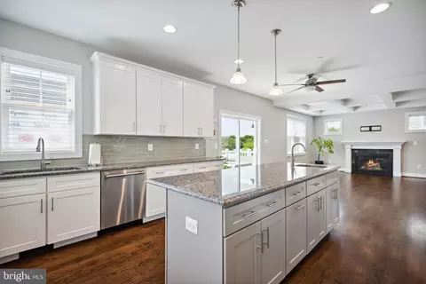 Kitchen - 2303 59th Pl, Cheverly, MD 20785 photo 5 of 8