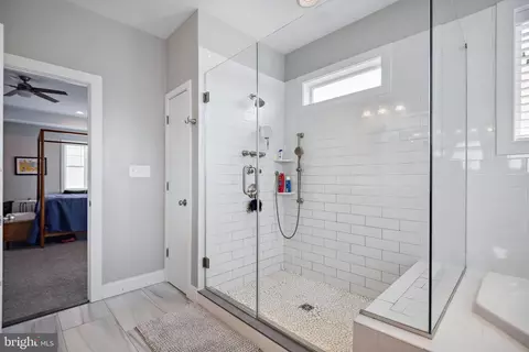 Entry Way - 2303 59th Pl, Cheverly, MD 20785 photo 15 of 16