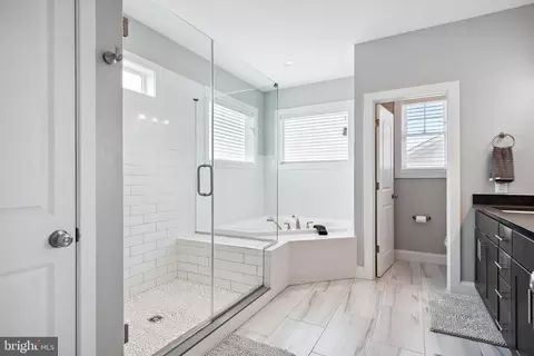 Bath - 2303 59th Pl, Cheverly, MD 20785 photo 3 of 7