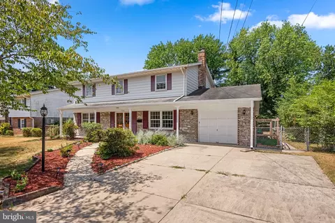 7907 Esther Dr, Oxon Hill, MD 20745