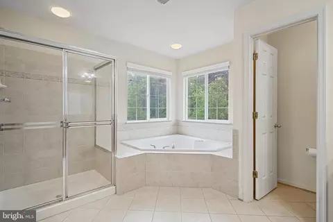 Bath - 9840 Farm Pond Rd, Laurel, MD 20708 photo 1 of 1