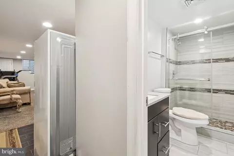 Entry Way - 7325 Oliver St, Lanham, MD 20706 photo 11 of 11