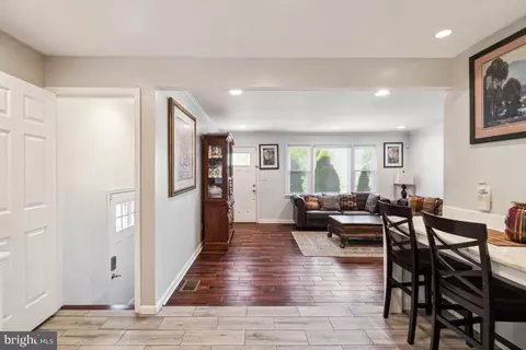 Entry Way - 7325 Oliver St, Lanham, MD 20706 photo 4 of 11