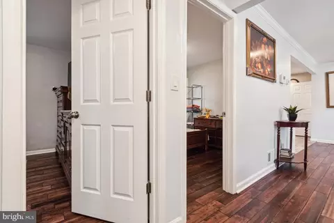 Entry Way - 7325 Oliver St, Lanham, MD 20706 photo 6 of 11