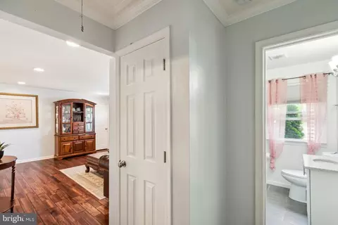 Entry Way - 7325 Oliver St, Lanham, MD 20706 photo 5 of 11