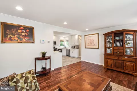 Entry Way - 7325 Oliver St, Lanham, MD 20706 photo 2 of 11
