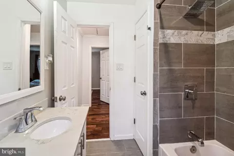 Entry Way - 7325 Oliver St, Lanham, MD 20706 photo 7 of 11