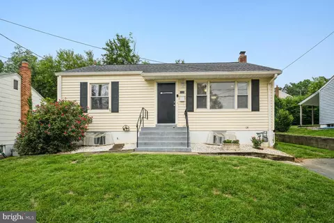 5028 Iroquois St, College Park, MD 20740