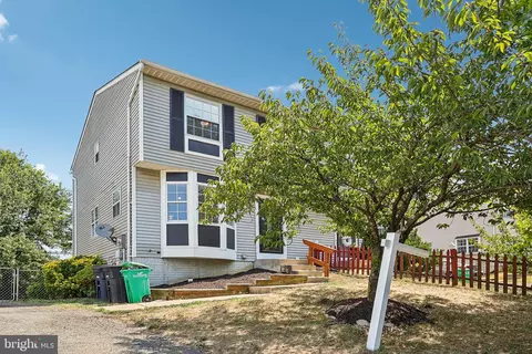 807 Central Hills Ln, Hyattsville, MD 20785