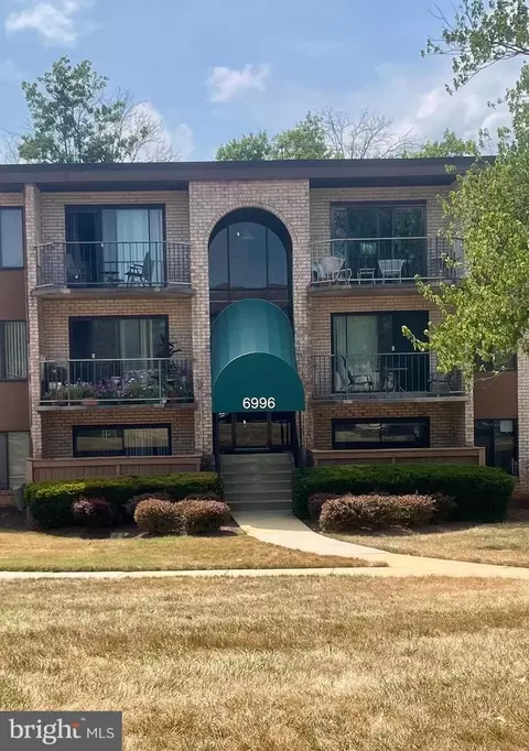 6996 Hanover Pkwy #402, Greenbelt, MD 20770