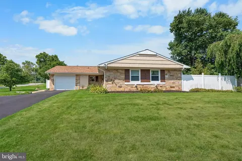 12729 Buckingham Dr, Bowie, MD 20715