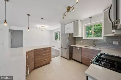 Kitchen - 8718 Deborah St, Clinton, MD 20735 photo 5 of 9