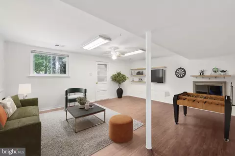 Living - 8718 Deborah St, Clinton, MD 20735 photo 6 of 8