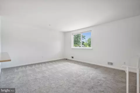 Living - 8718 Deborah St, Clinton, MD 20735 photo 2 of 8