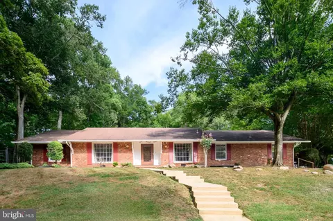 12200 Hollybank Dr, Fort Washington, MD 20744