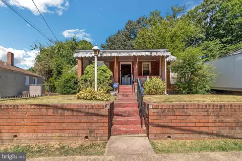 1304 Chapel Oaks Dr, Capitol Heights, MD 20743